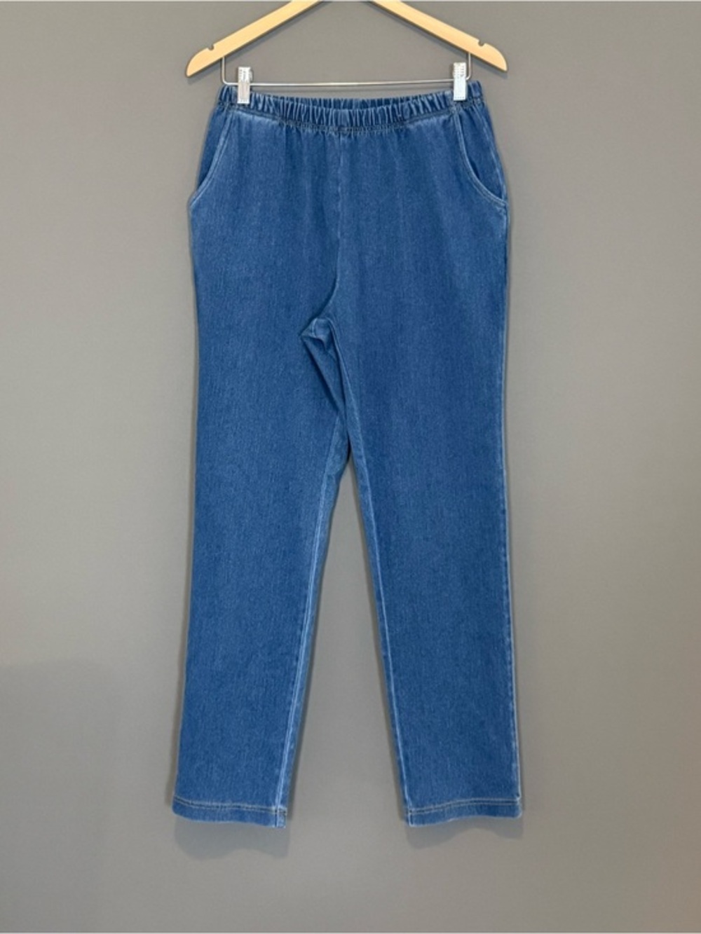 L.L. Bean Straight Leg Blue Denim Elastic Waist Pull-On Jeans Womens M